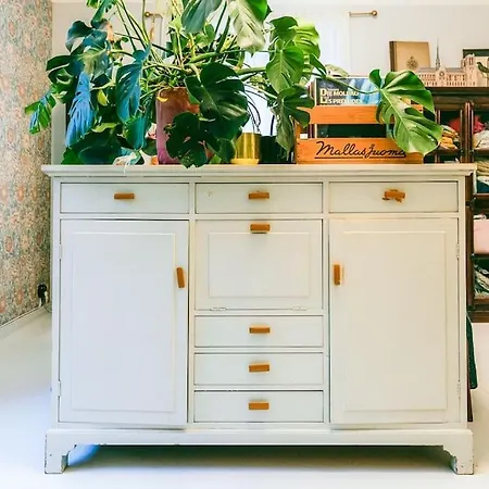 Nostalgic Escape Apartment