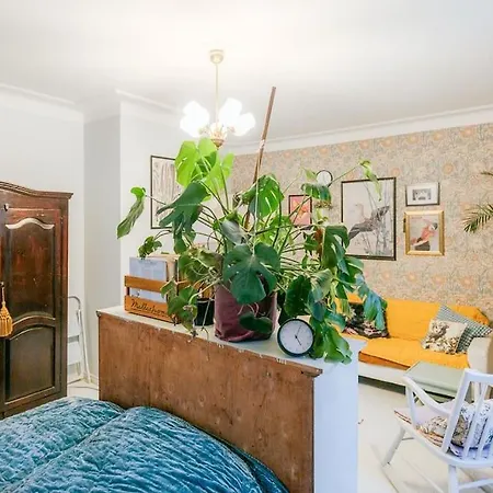 Nostalgic Escape Apartment