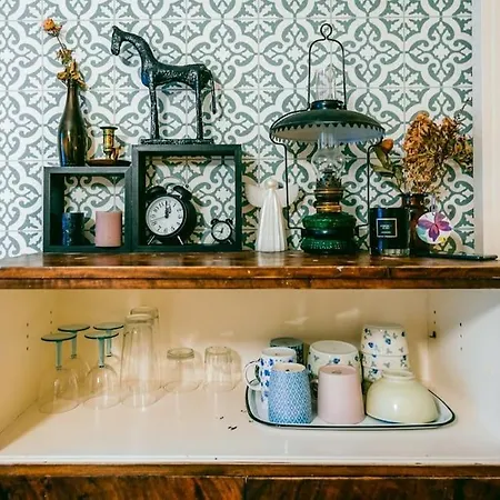 Apartment Nostalgic Escape